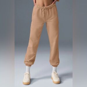 Alo Yoga Accolade Sweatpants Toasted Almond